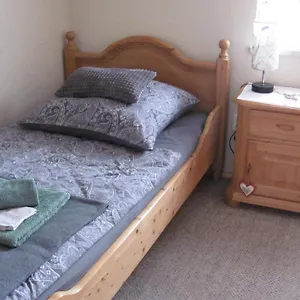 #2 Ruhiges Gemuetliches Ferienzimmer Mit 2 Einzelbetten Gemeinschaftsbad W-lan Airport Nah Late Night Check In Haus Nr 9,5 Privatunterkunft